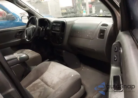 2003 Ford Escape Xls z USA, uszkodzony, nr VIN 1FMYU92173KC97127